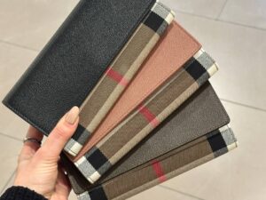 BURBERRY Outlet 6388