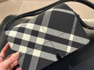 BURBERRY Outlet 6404