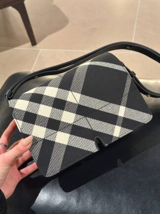 BURBERRY Outlet 6404