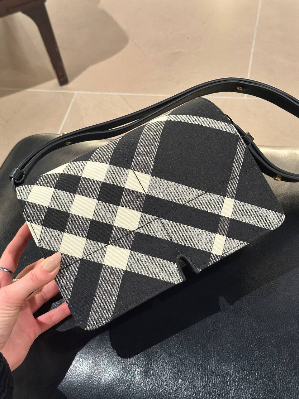 BURBERRY Outlet 6404