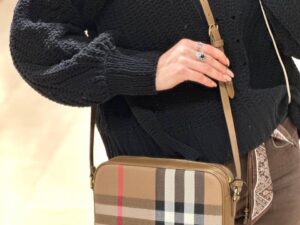 BURBERRY Outlet 6437