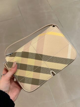 BURBERRY Outlet 6470