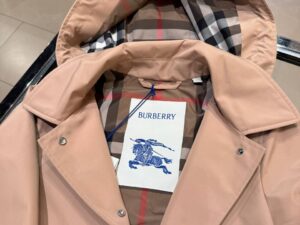 BURBERRY OUTLET 6823
