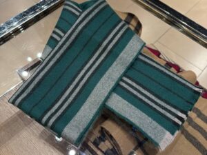 BURBERRY OUTLET 6852