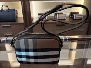 BURBERRY OUTLET 6871