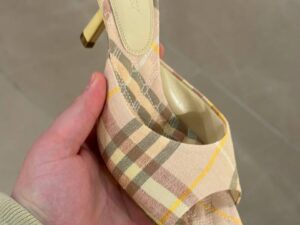 BURBERRY OUTLET 8250