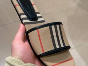 BURBERRY OUTLET 8259