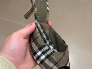 BURBERRY OUTLET 8273
