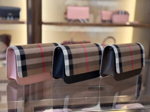 BURBERRY OUTLET 8328