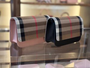 BURBERRY OUTLET 8332