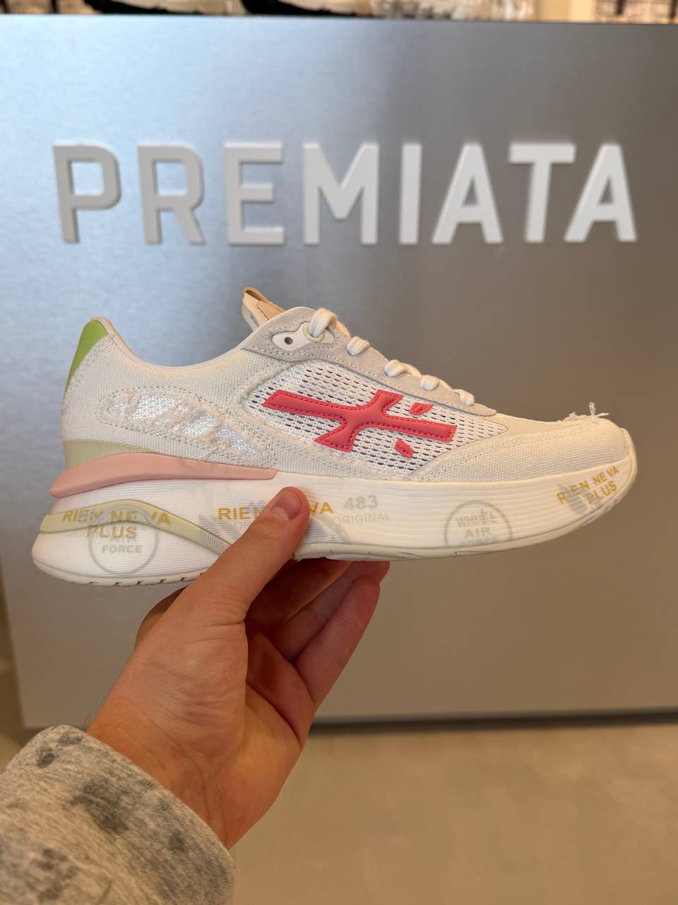 PREMIATA 19736