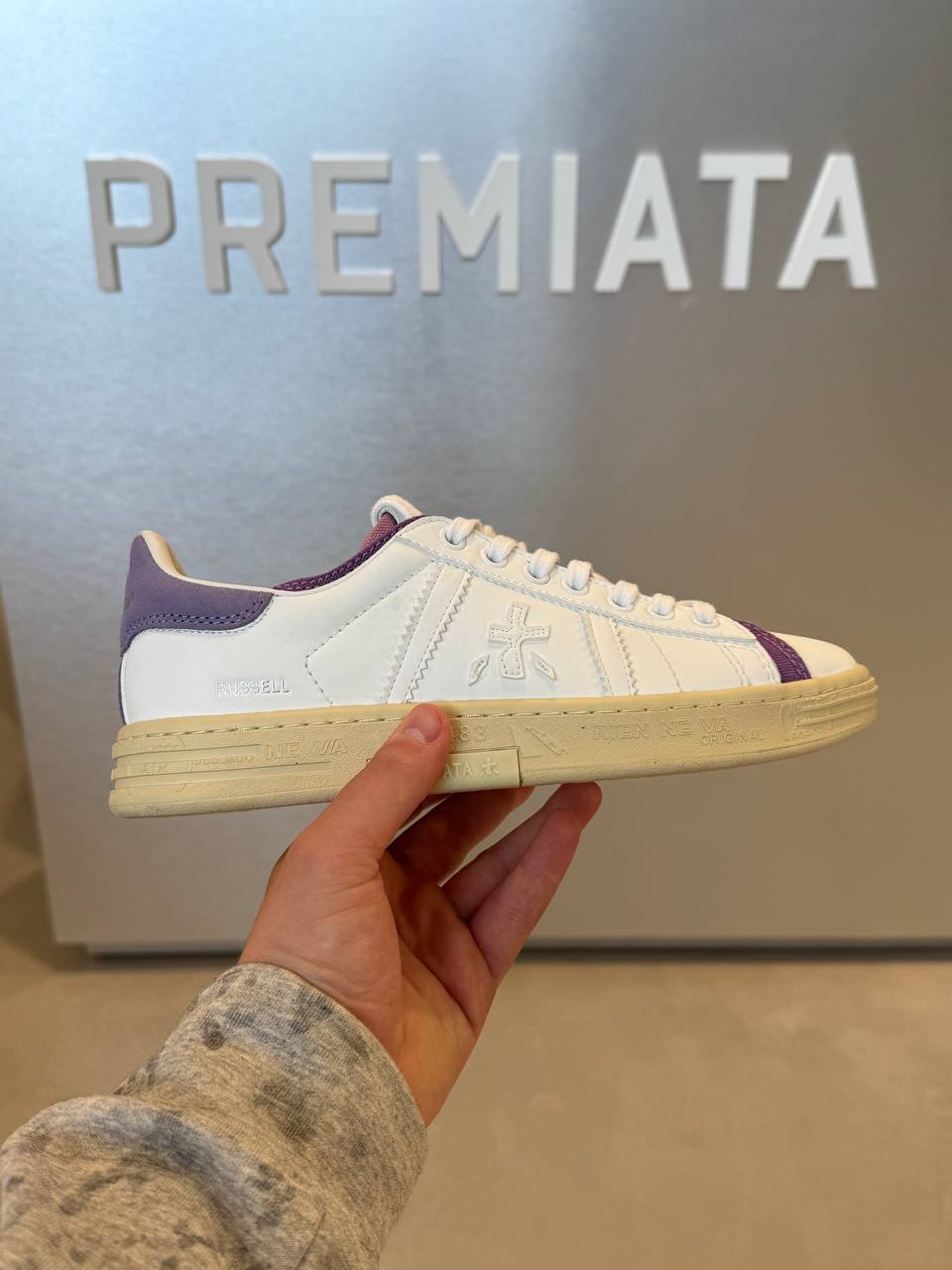 PREMIATA 19746