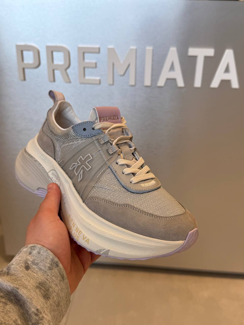 PREMIATA 19747