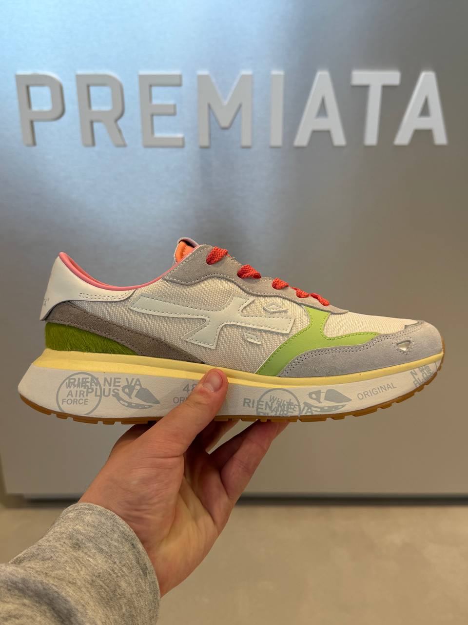 PREMIATA 19778