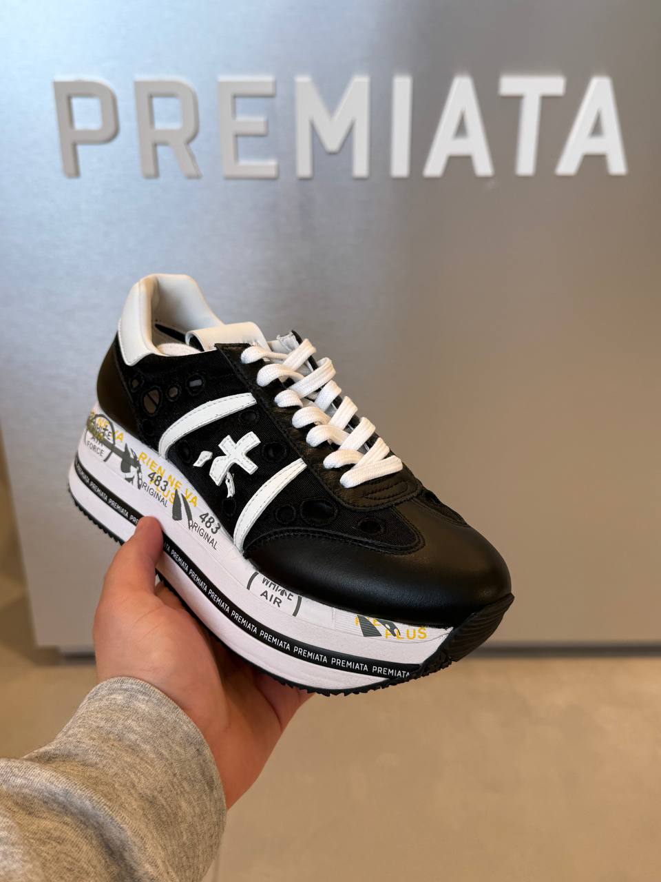 PREMIATA 19795