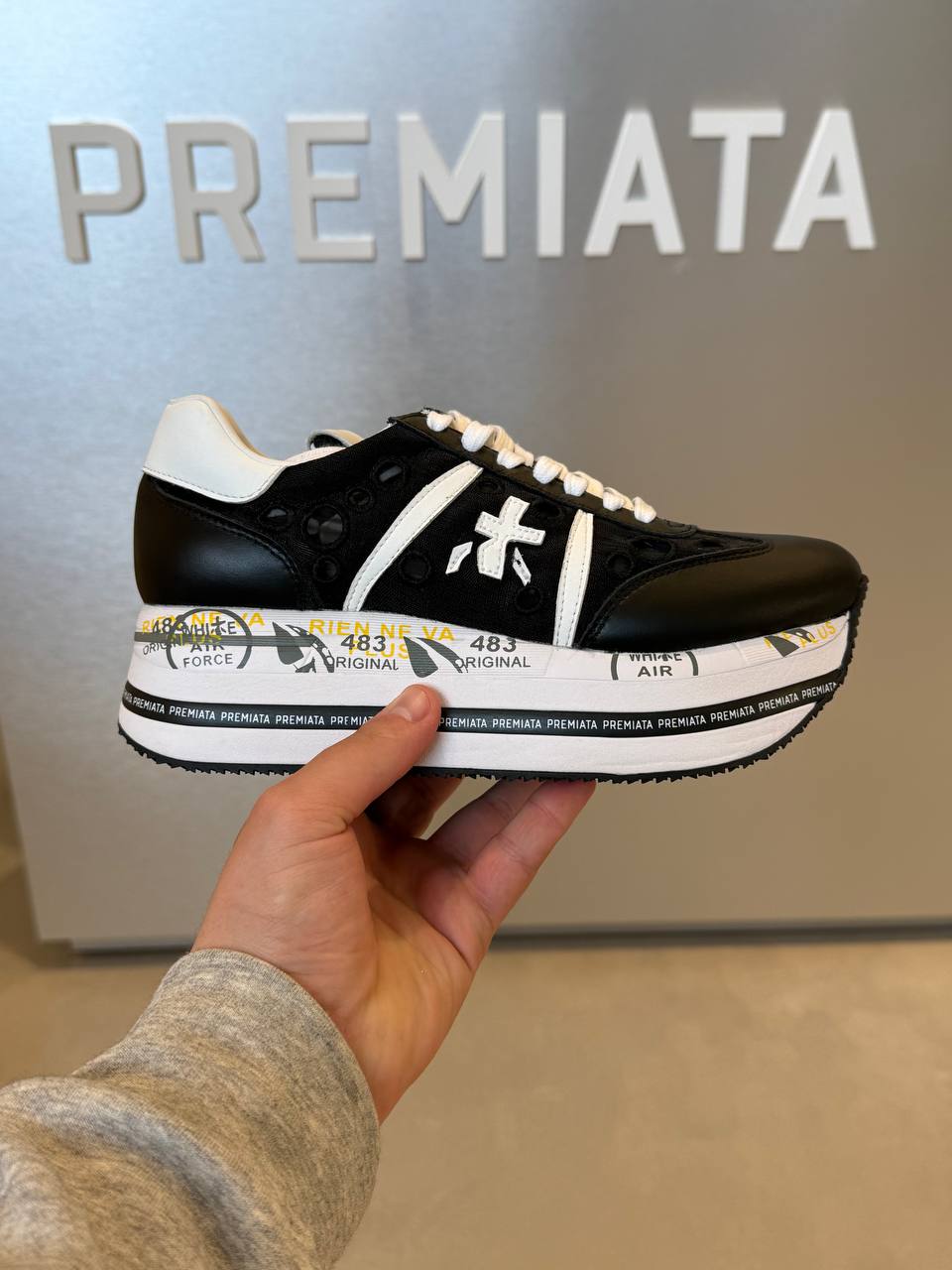 PREMIATA 19796