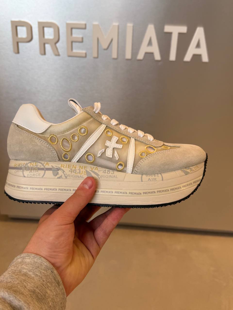 PREMIATA 19798