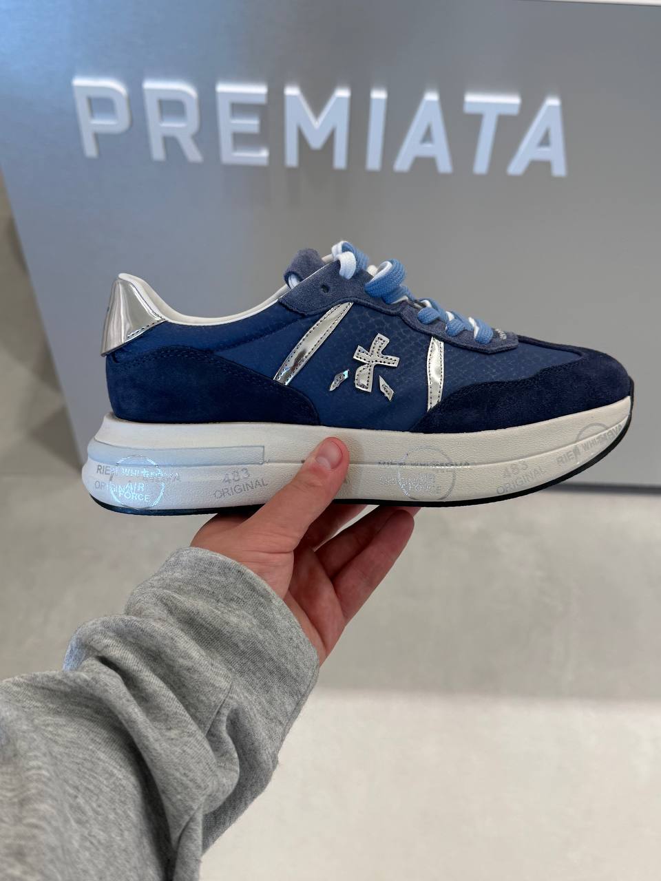 PREMIATA 19806