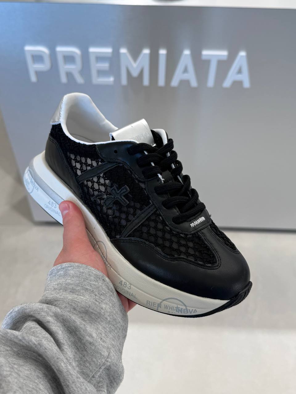 PREMIATA 19813