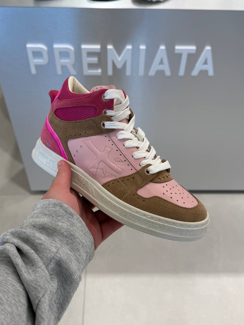 PREMIATA 19817
