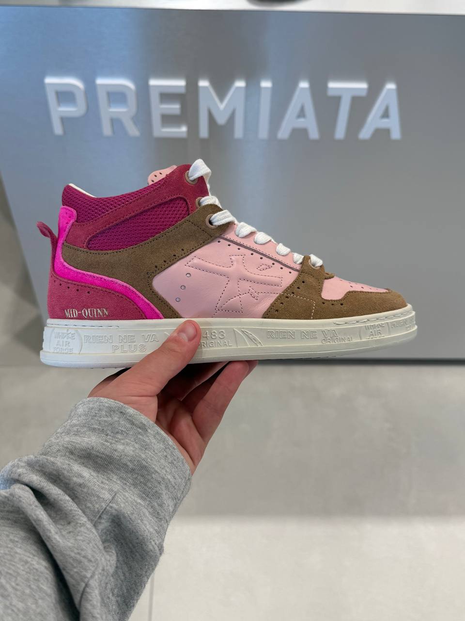PREMIATA 19818