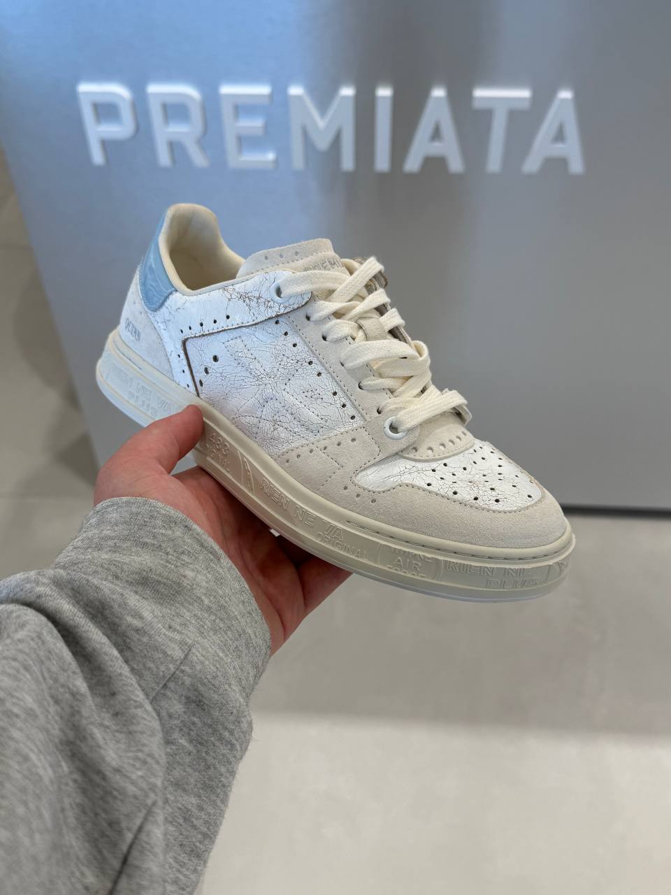 PREMIATA 19823