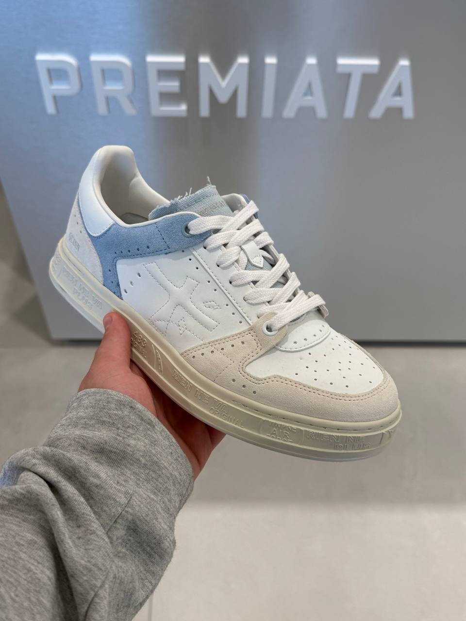 PREMIATA 19825