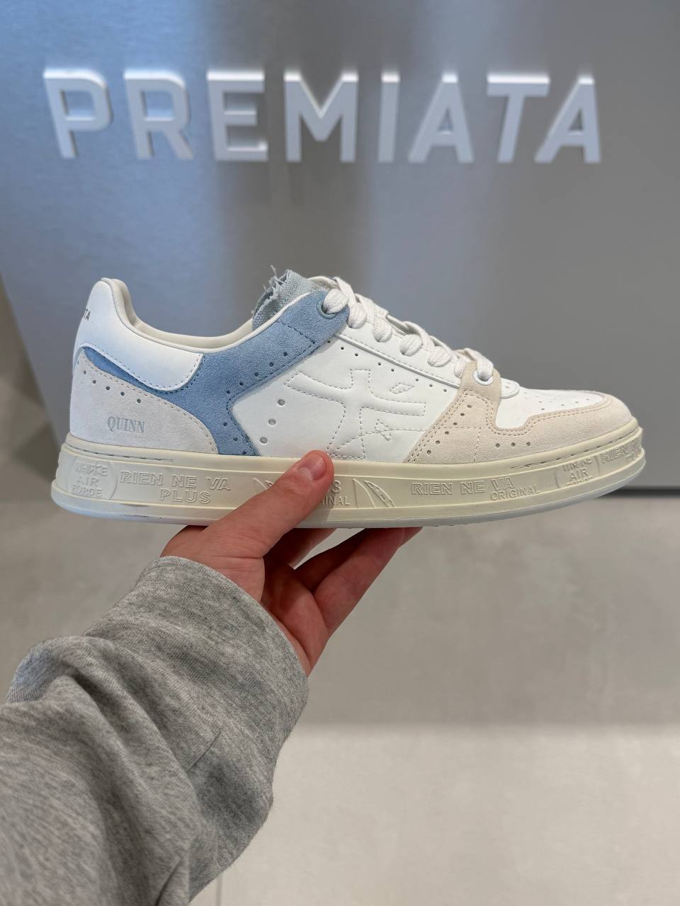 PREMIATA 19826