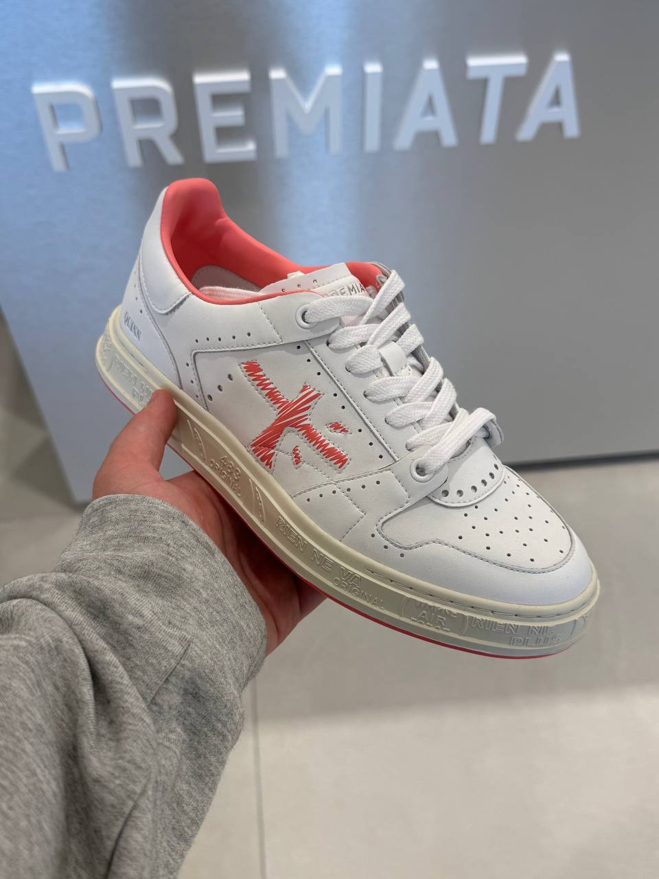 PREMIATA 19829