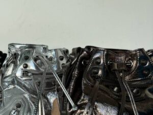 Кожаная сумка-ведро с заклепками LEATHER