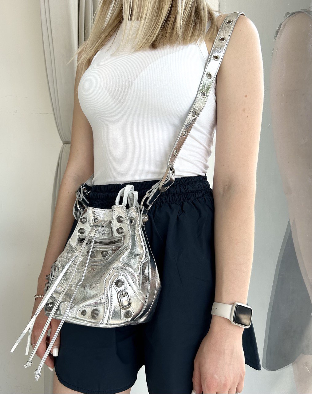 Кожаная сумка-ведро с заклепками LEATHER