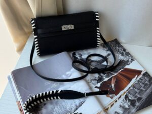 Кожаная сумка через плечо LEATHER