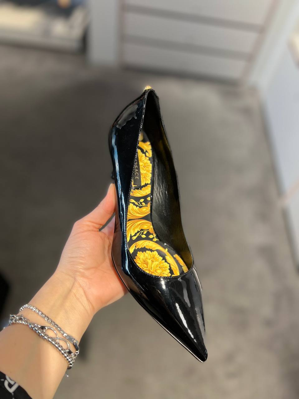 VERSACE OUTLET 231