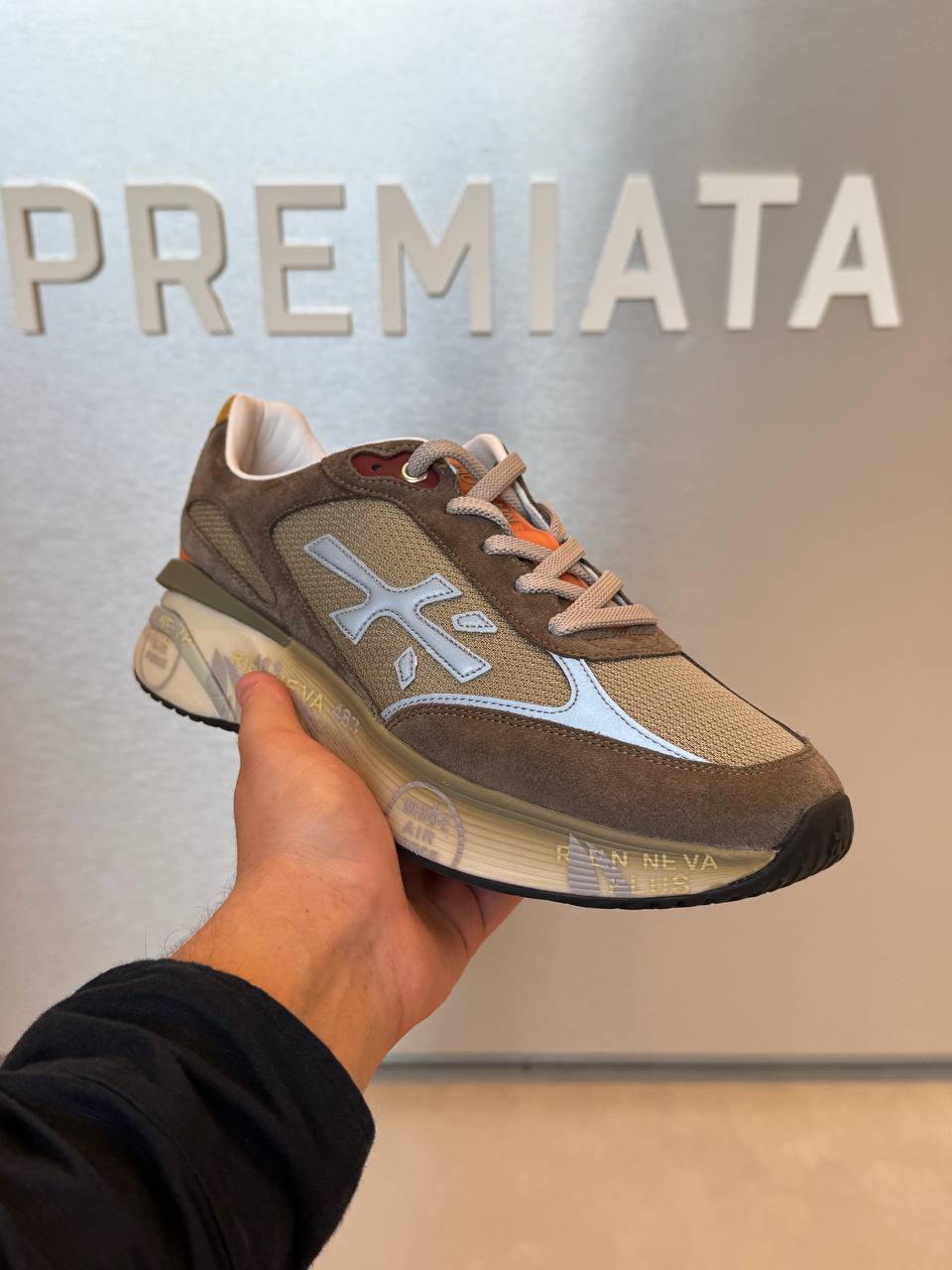 Premiata 23220