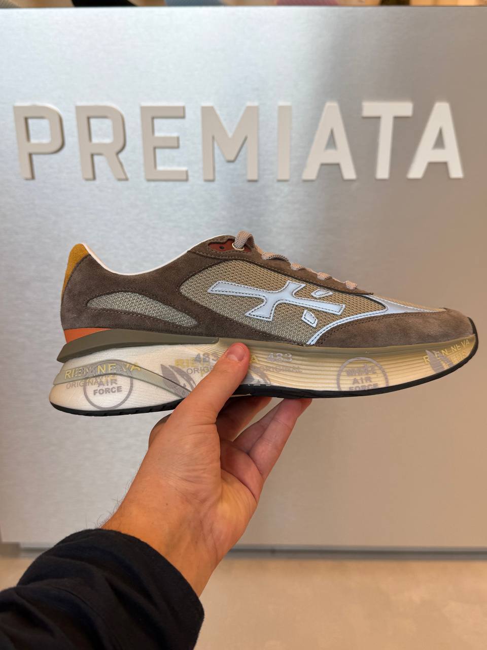 Premiata 23220