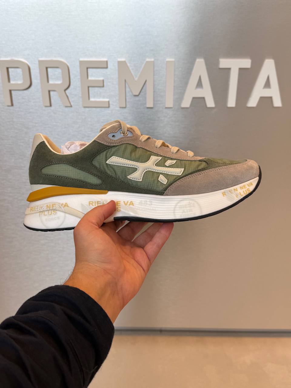 Premiata 23230