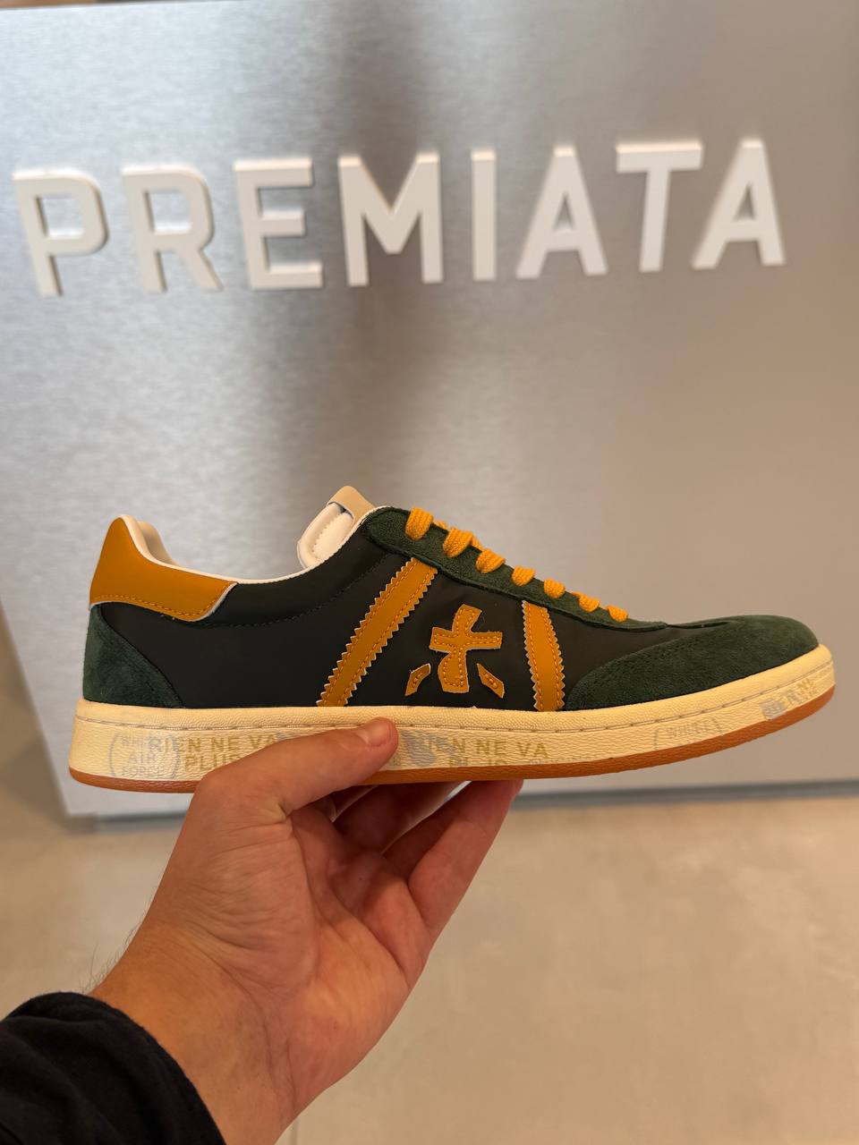 Premiata 23252