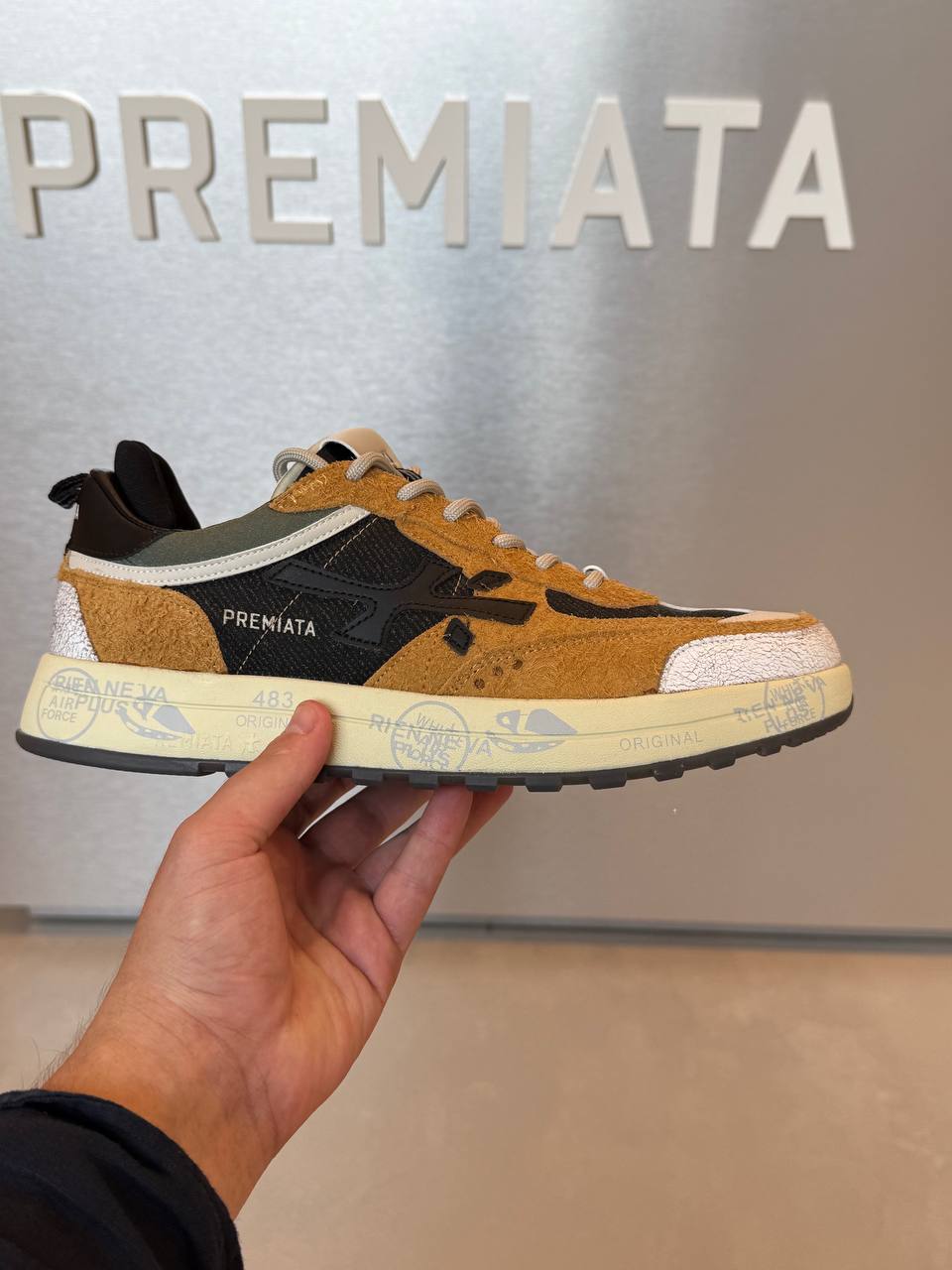 Premiata 23288
