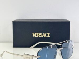 Солнцезащитные очки Versace