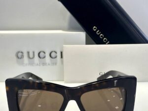 Солнцезащитные очки Gucci