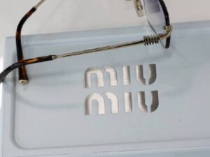 Очки солнцезащитные Miu Miu 2