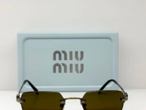 Очки солнцезащитные Miu Miu