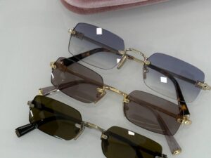 Очки солнцезащитные Miu Miu