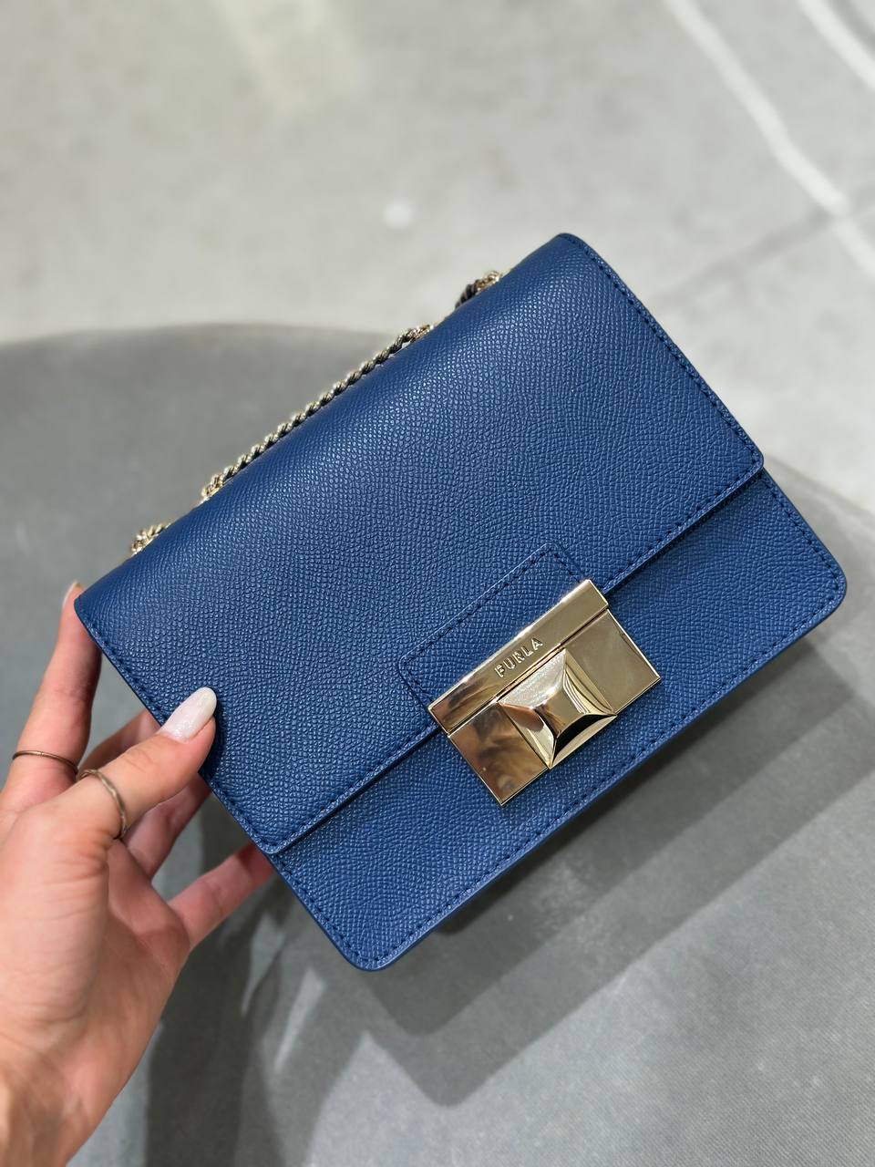 Сумка кросс-боди Furla Venere