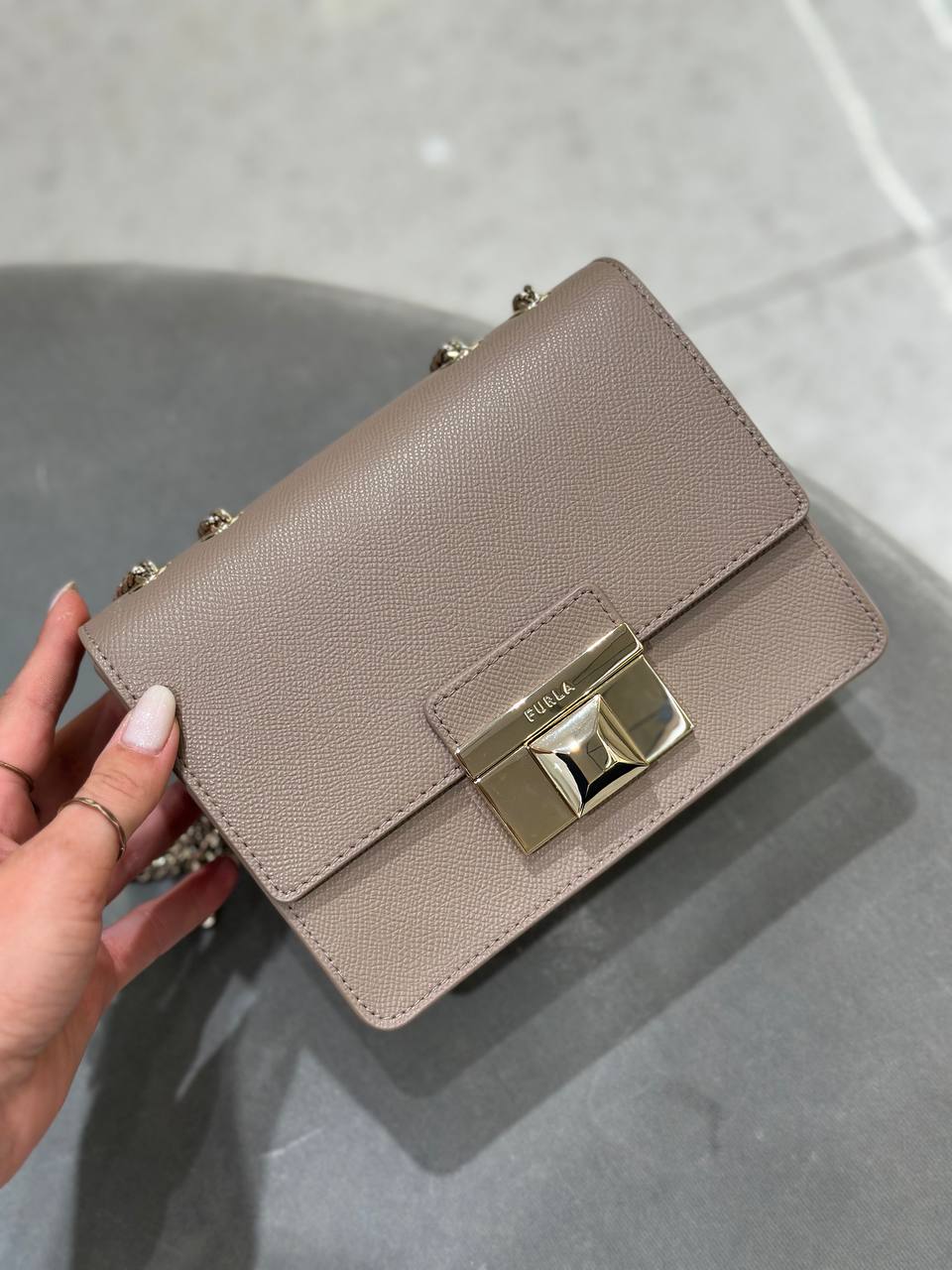 Сумка кросс-боди Furla Venere