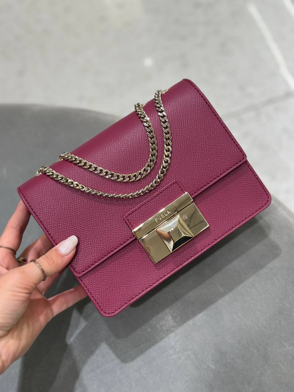 Сумка кросс-боди Furla Venere