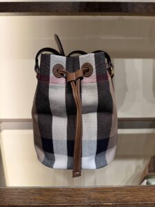 Сумка-ведро Burberry в клетку BURBERRY