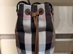 Сумка-ведро Burberry в клетку BURBERRY