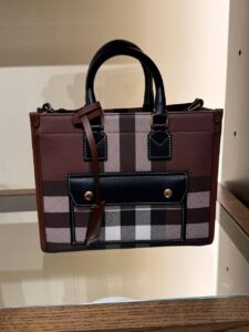 Сумка-тоут Burberry в клетку BURBERRY