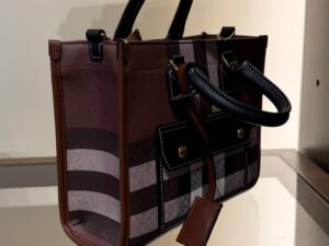 Сумка-тоут Burberry в клетку BURBERRY